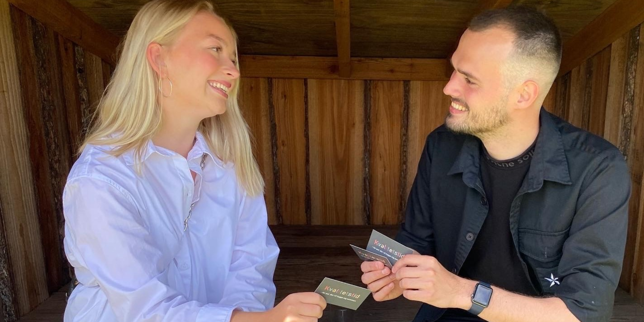 Par der spiller og hygger sig med Qvalitetstid